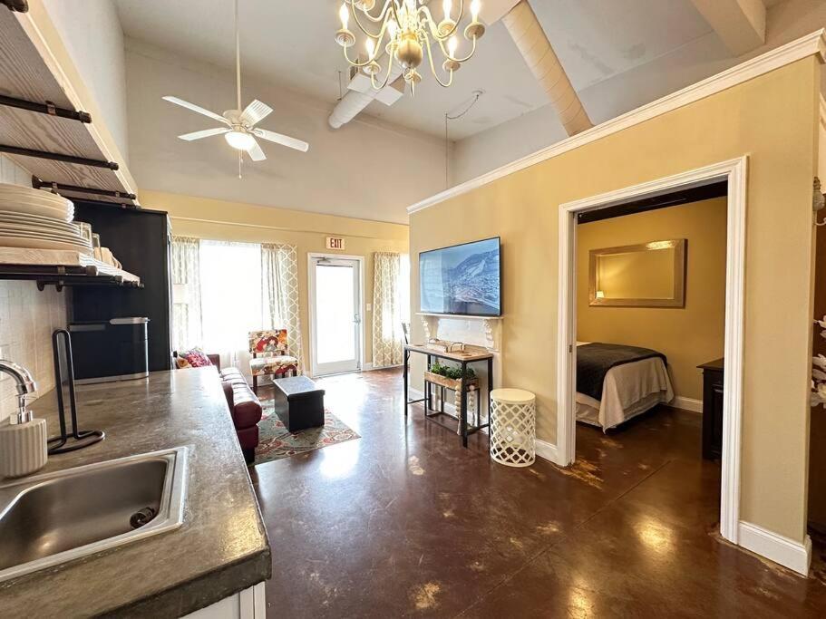 Haven At Hazel~Downtown Bungalow Demorest Esterno foto